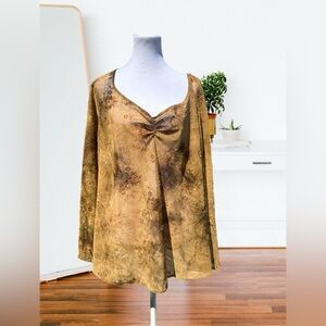 Venezia Jeans Clothing Co.  plus sized semi sheer top size 26/28.